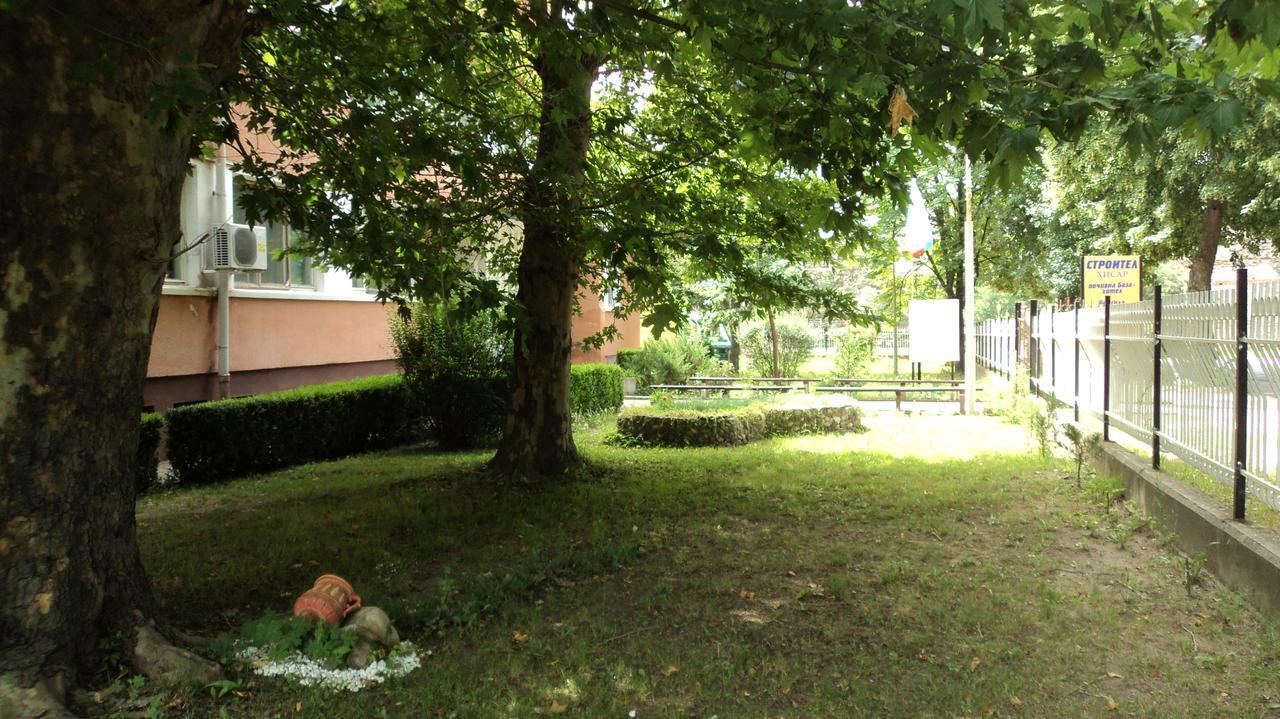 Hotel Stroitel Hisarya Exterior photo